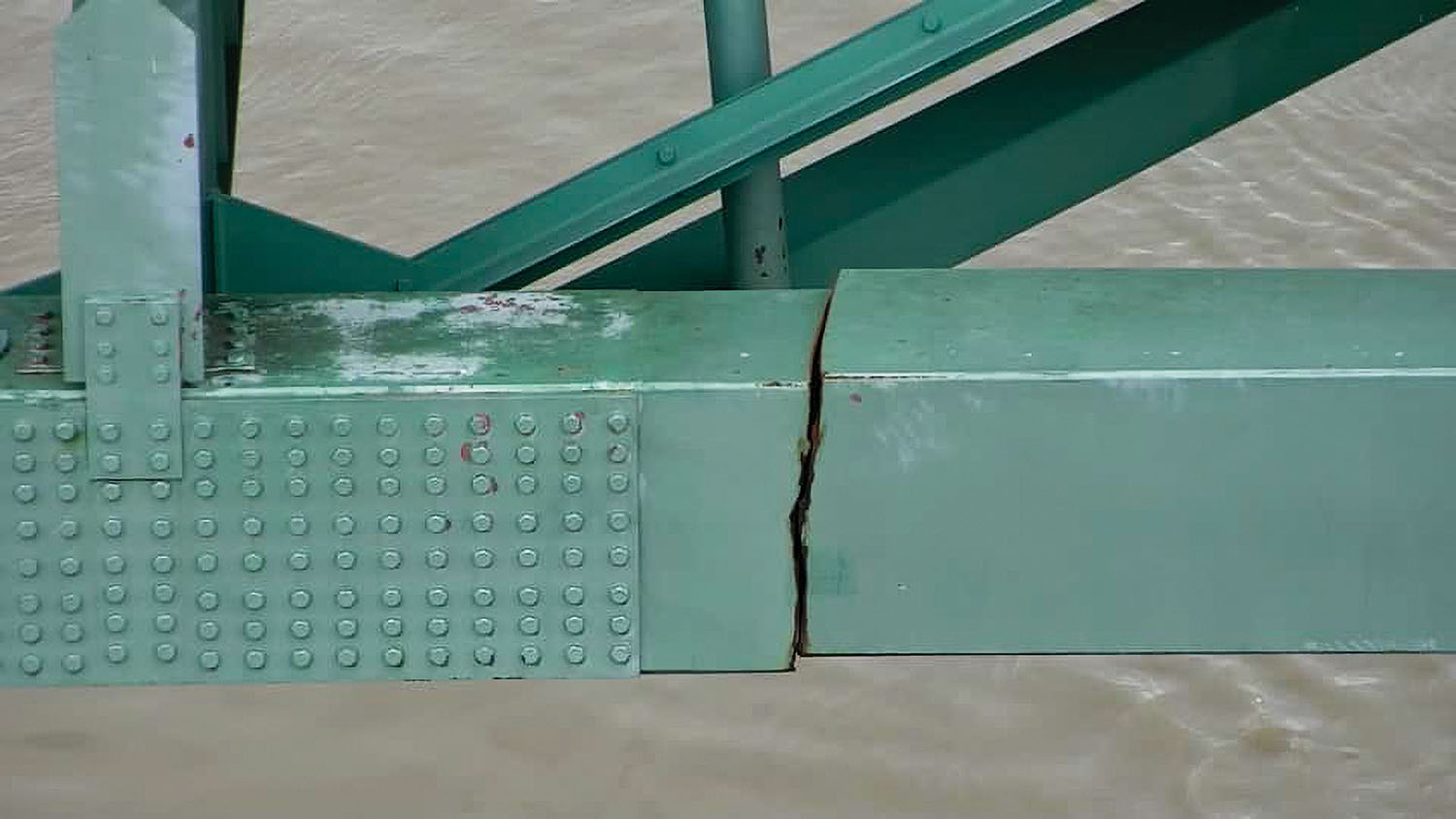 A crack in one of the main beams supporting the Hernando de Soto Bridge over the Lower Mississippi River has resulted in the closure of the bridge and the river for 1 mile in each direction. The bridge carries Interstate 40 between Memphis, Tenn., and West Memphis, Ark.  (Photo courtesy of Tennessee Department of Transportation)