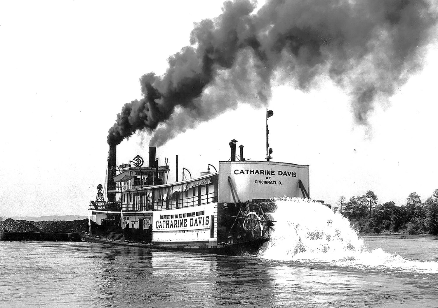 The Catharine Davis (second) underway with a tow. (Keith Norrington collection)