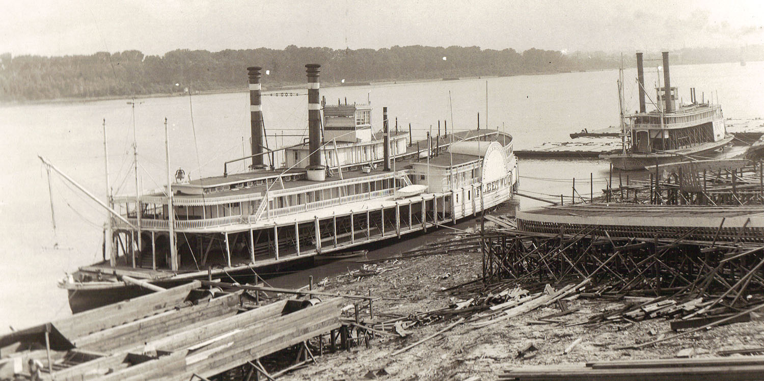 The second steamer Fleetwood at Jeffersonville, Ind. (photo courtesy of Howard Steamboat Museum)