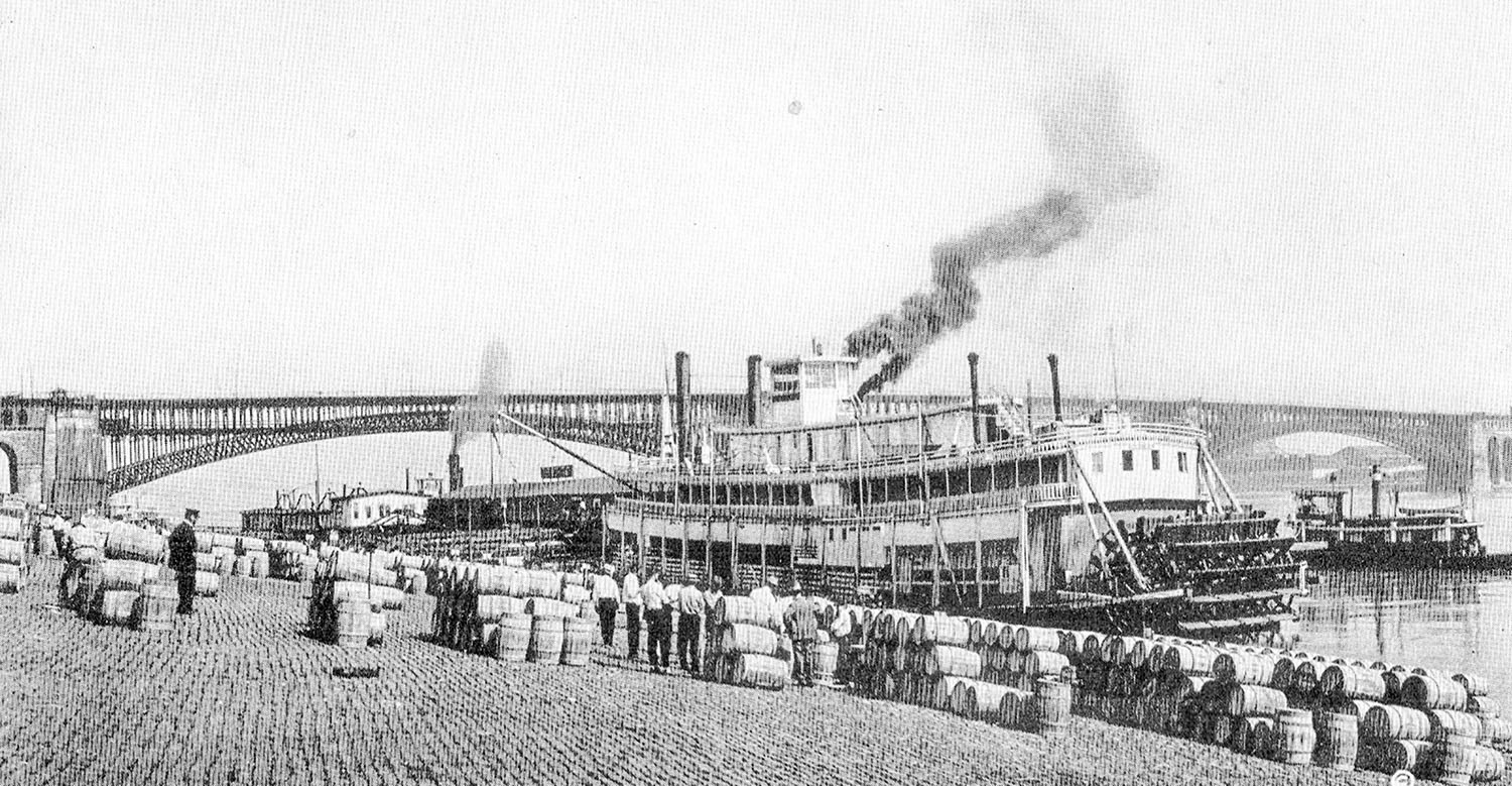 The Eagle Packet Company sternwheeler Piasa at the St. Louis levee. (Keith Norrington collection)