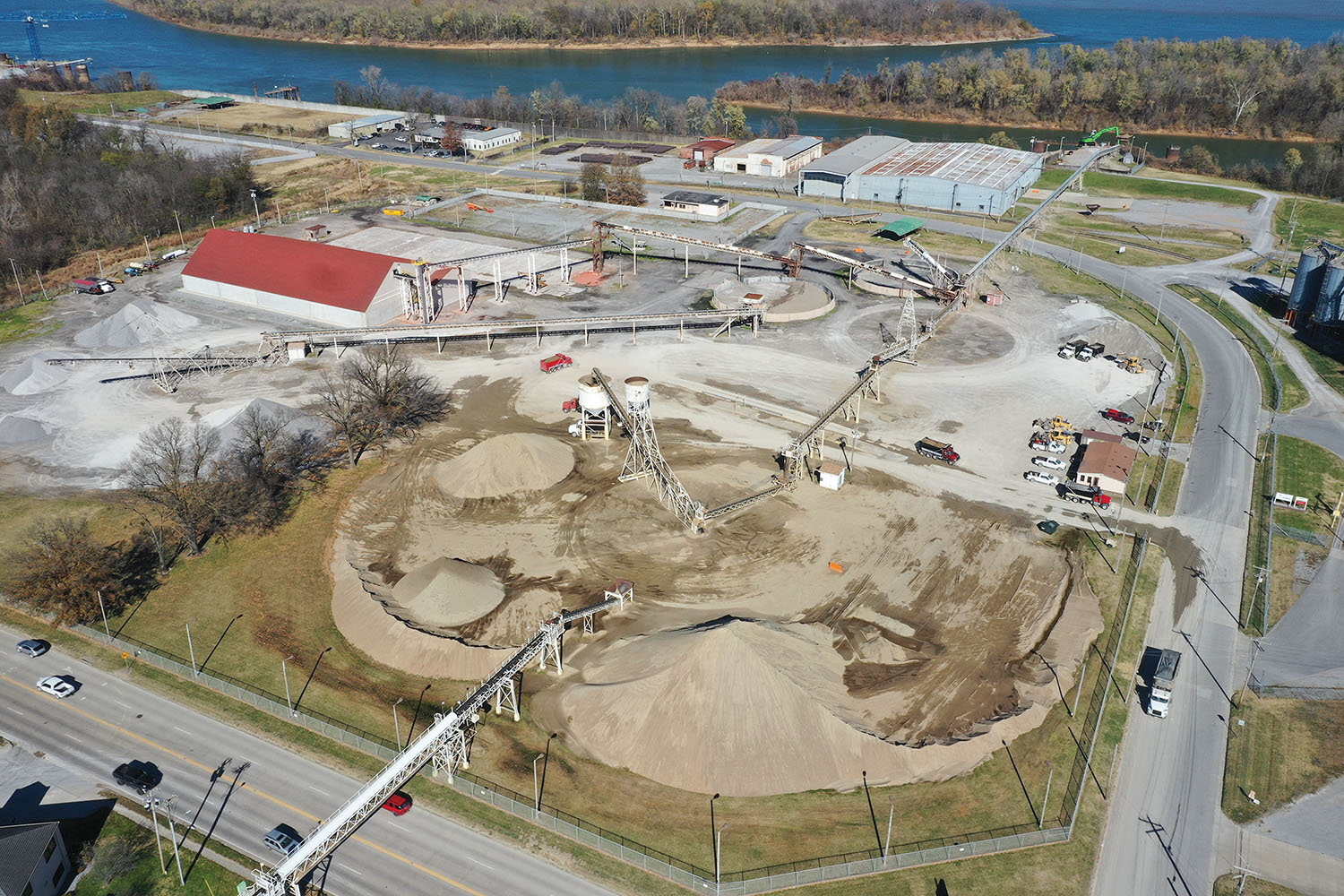 The Paducah-McCracken County Riverport hopes to expand the capacity of its 20-acre bulk commodity storage yard and transfer facility with landside yard and equipment upgrades and expansions. (Photo courtesy of the Paducah-McCracken County Riverport)