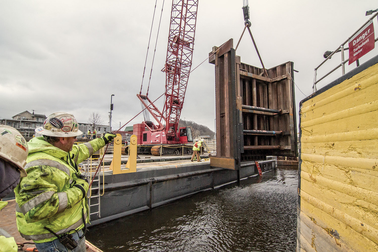 Brennan preparing to set a cofferdam so crews can install new bulkhead slots into an existing lock on the Mississippi River. These cofferdams are massive steel structures that each weigh up to 70,000 pounds (35 tons) requiring the use of Brennan’s largest cranes and barges. (Photo courtesy of J.F. Brennan Company)