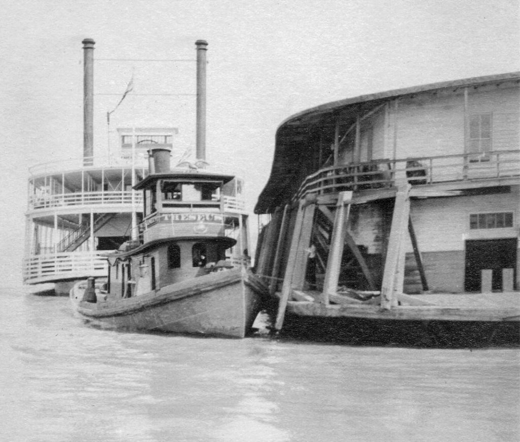 The ferry G.W. Robertson with the tug Theseus at the Cairo wharfboat. (Keith Norrington collection)