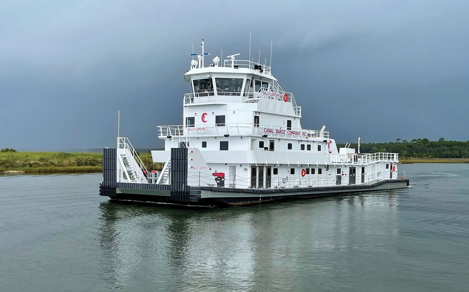 Steiner Delivers Mv. Sally Lapeyre To Canal Barge