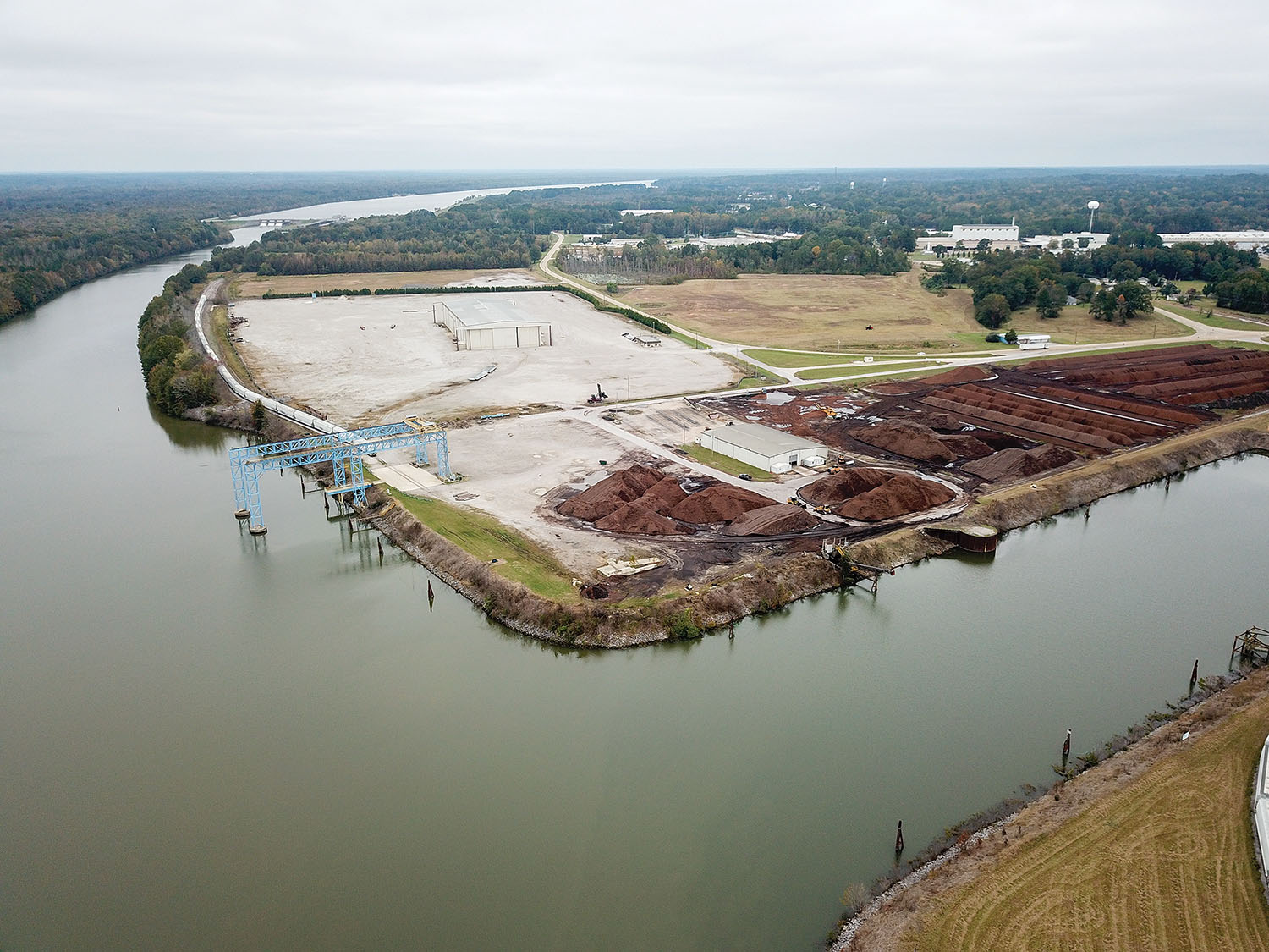 Federal Marine Terminals Inc. has taken over the operation of Port Itawamba on the Tennessee-Tombigbee River at Mile 390.0. The company plans to refocus the port toward bulk and breakbulk cargoes. (Photo courtesy of Federal Marine Terminals Inc.)