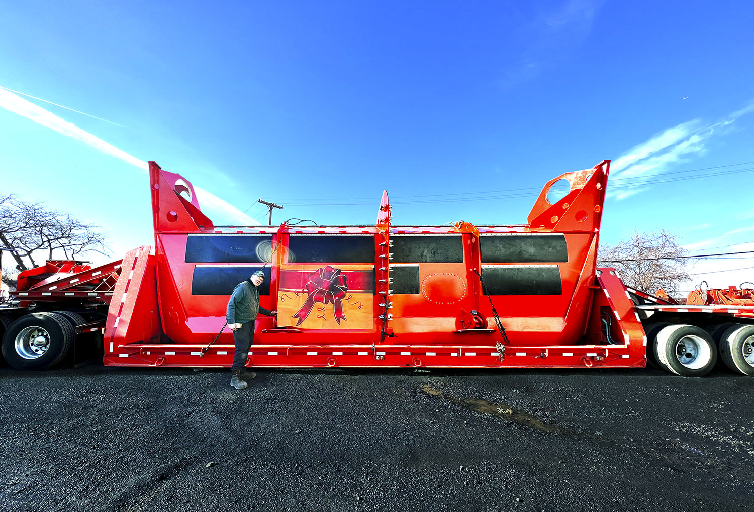 Ray Bergeron with 75-foot clamshell for Norfolk Dredging (Photo courtesy of Cable Arm Inc.)