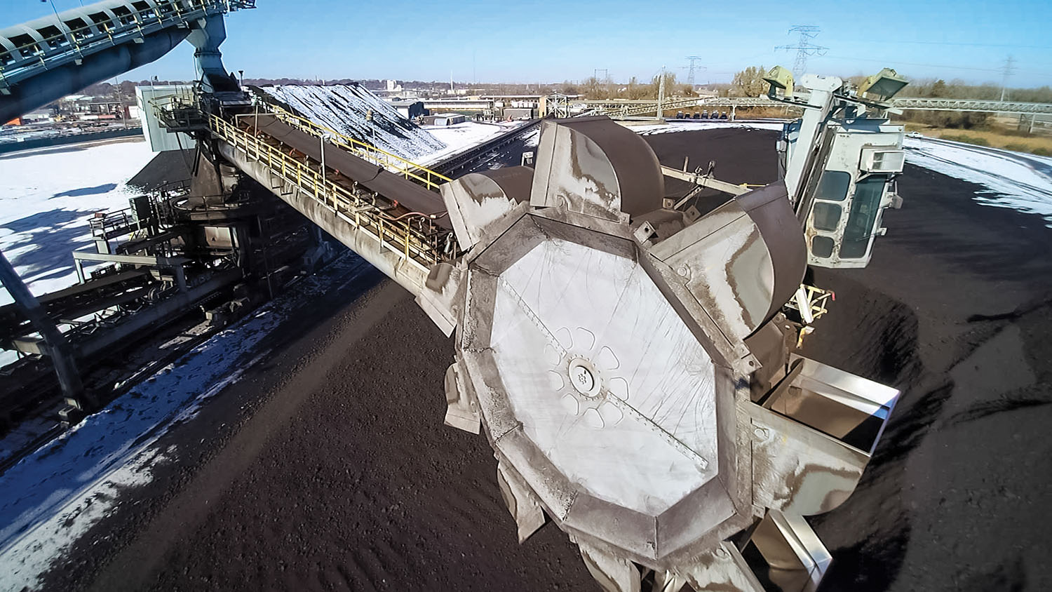 Rotating bucket heads load coal at ACBL’s Western Terminal in St. Louis, which has reopened and hopes to expand. (Photo courtesy of ACBL)