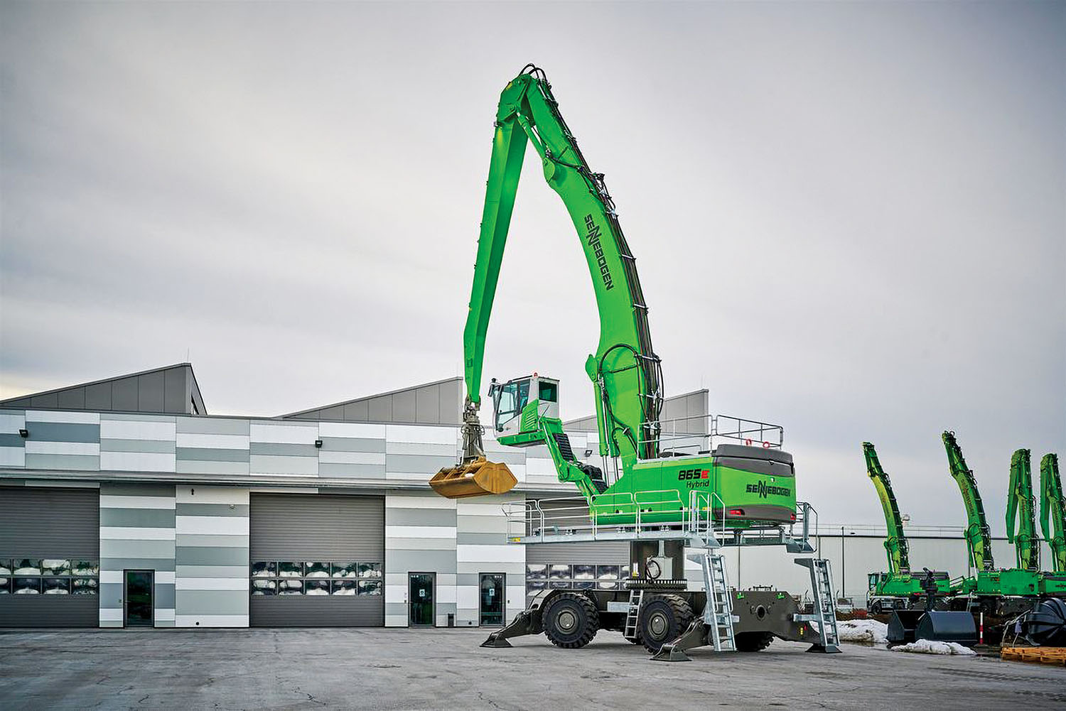 The Sennebogen 865 E Hybrid material handler.