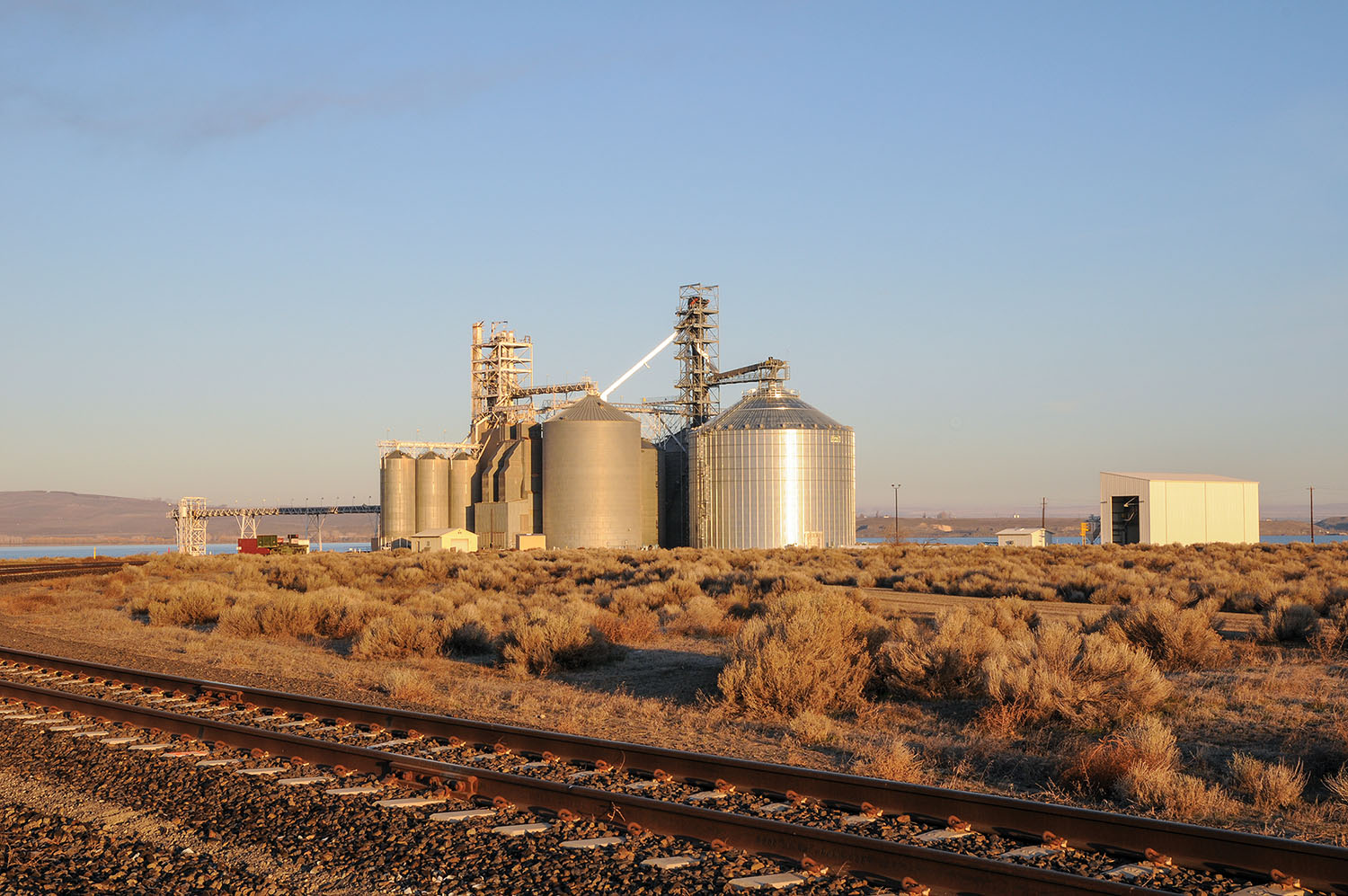 Oregon Barge Facility Gets $2 Million State Grant