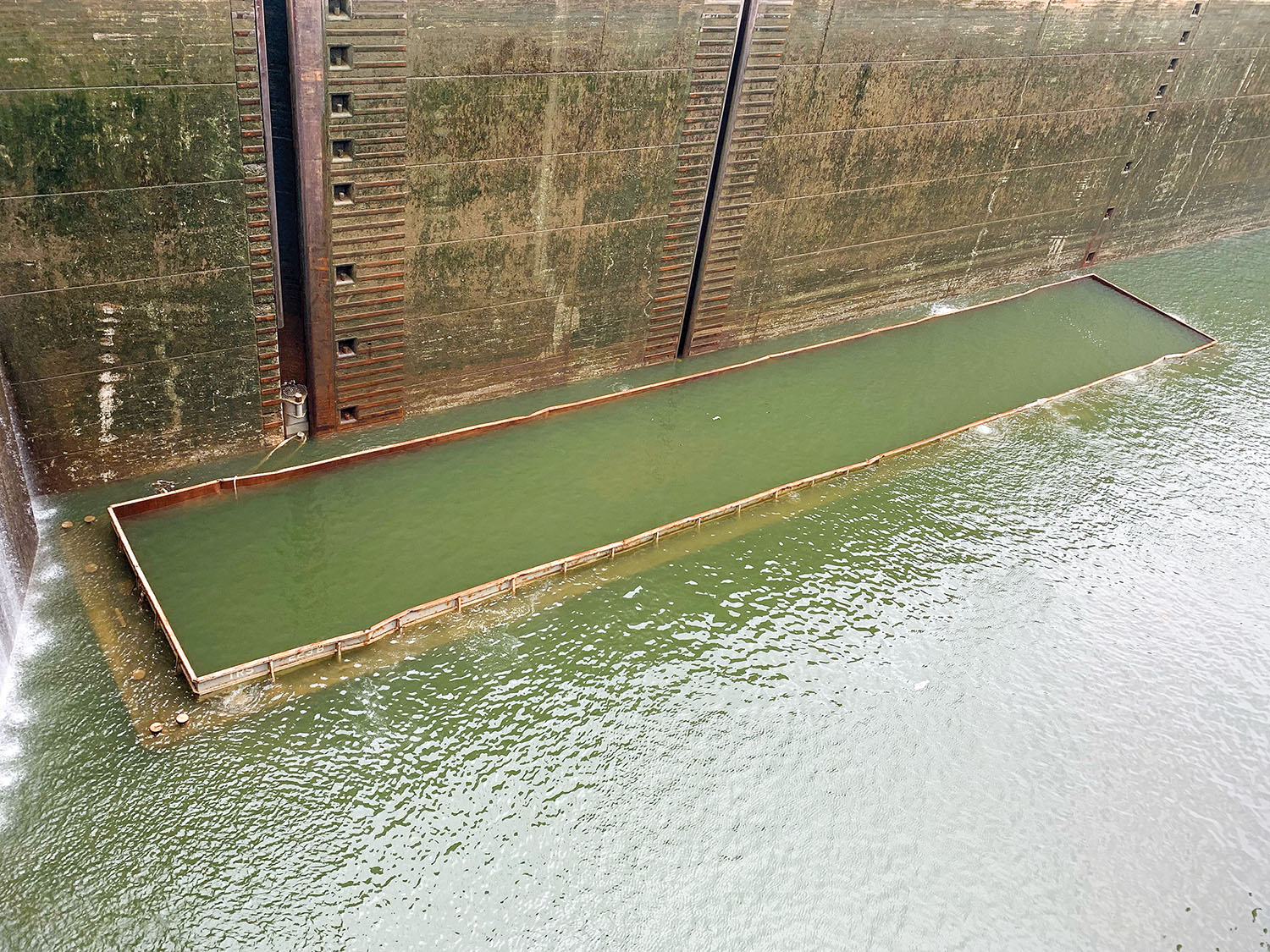 Kentucky Lock Closes Following Barge Sinking In Chamber