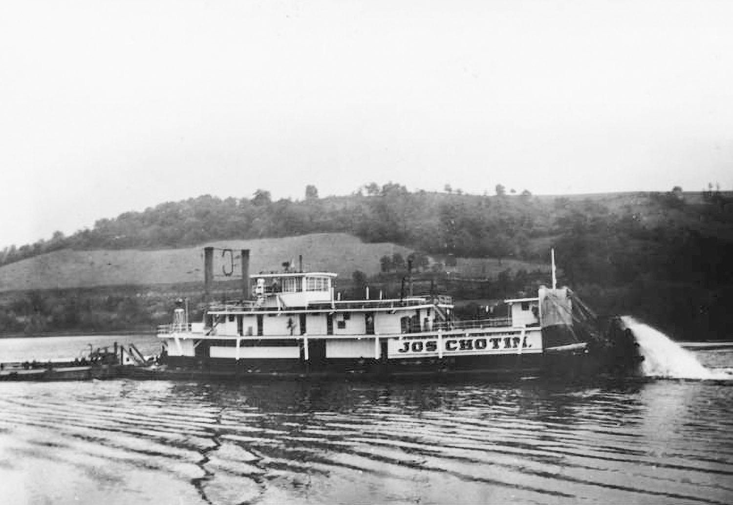 Str. Jos. Chotin underway. (Dan Owen Boat Photo Museum collection)