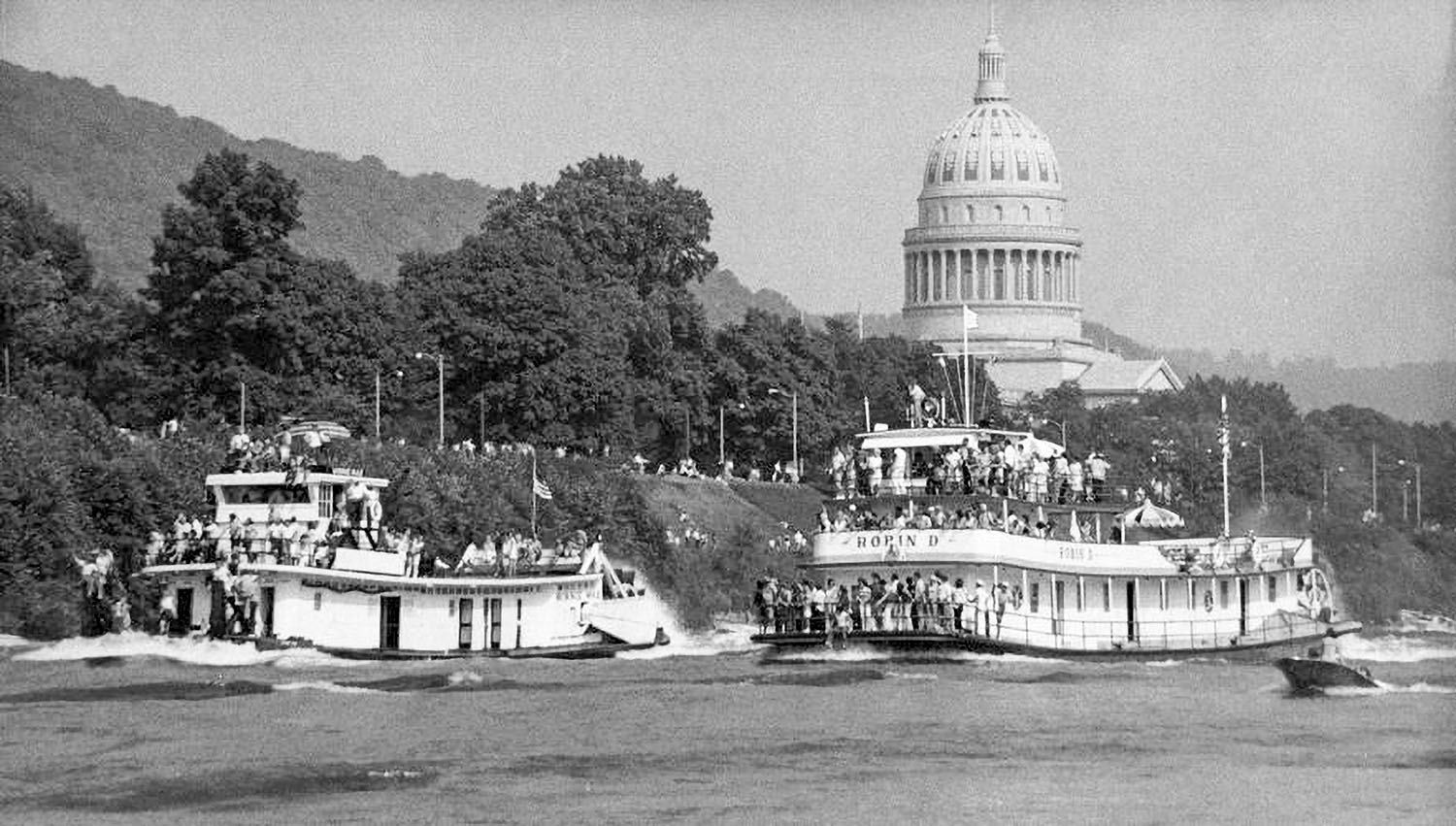 The Winnie Mae and Robin D in the first Charleston Sternwheel Regatta, 1971. (David Smith collection)