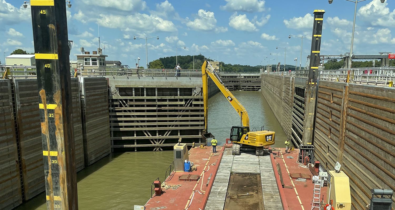 St. Louis Engineer District crews work to clear silt and debris from the downstream miter gates at Jerry F. Costello Lock. (Photo courtesy of St. Louis Engineer District)