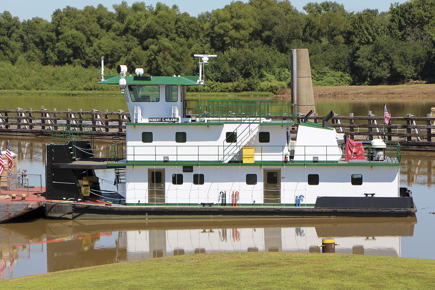 The mv. Robert S. Wilkins was built for Southern Illinois Transfer Company at Kaskaskia River Shipyard. (Photo by David Murray)