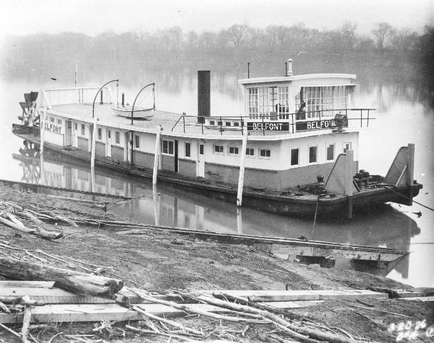 The Belfont new at Marietta Manufacturing in 1926. (Dan Owen Boat Photo Museum collection)