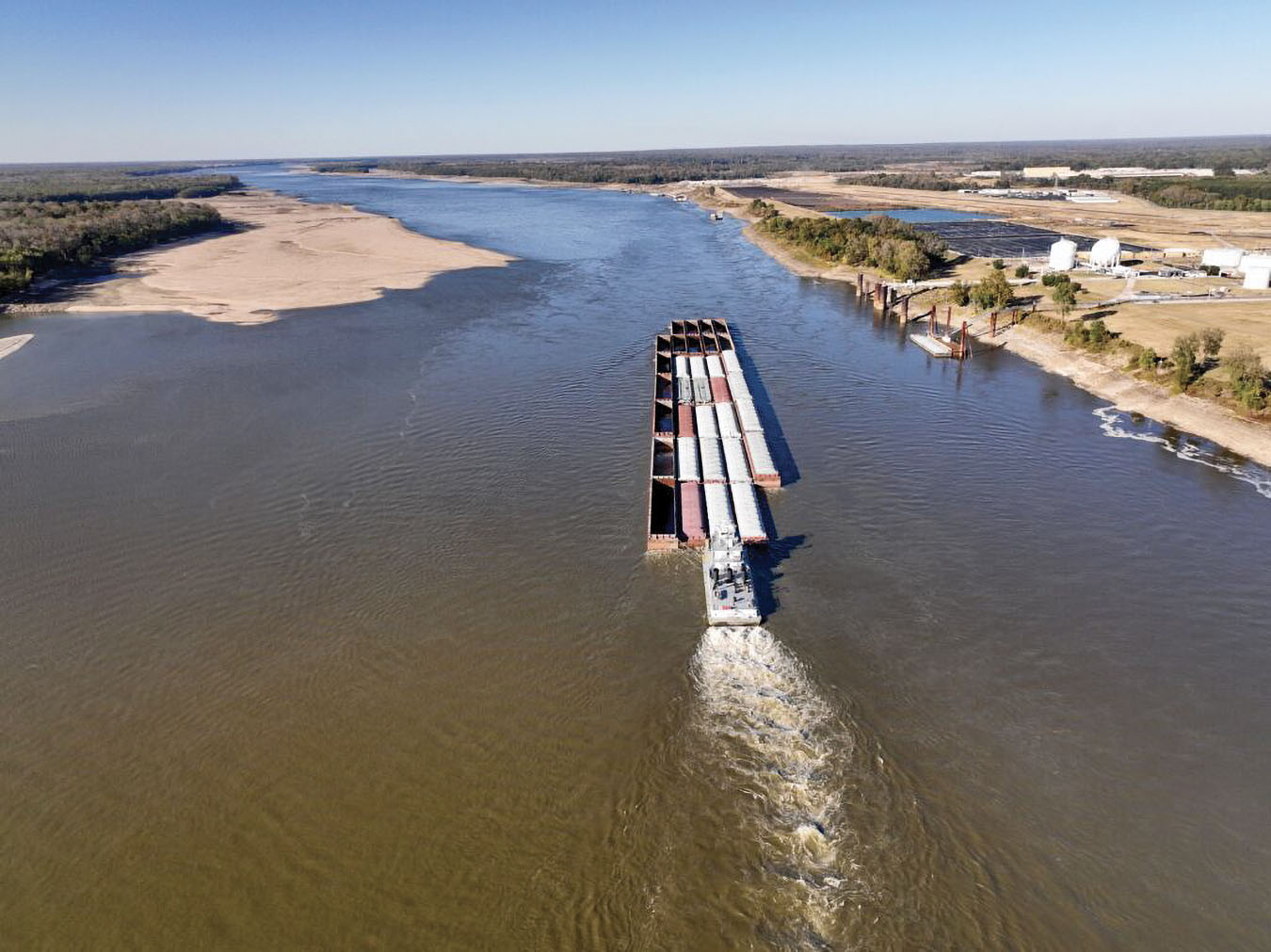 Low water near Memphis, Tenn. (Photo courtesy of American Commercial Barge Line)