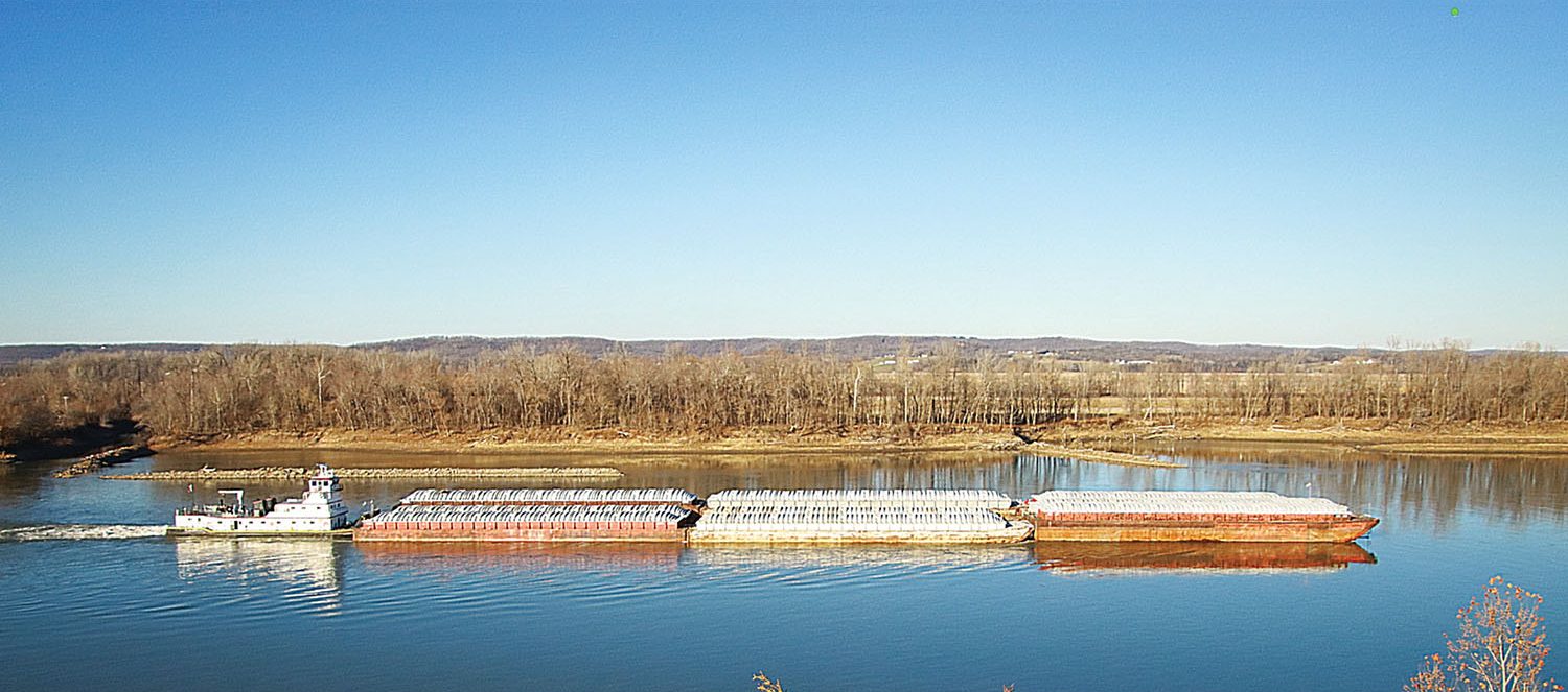 The mv. Melba L. Engemann closes out the Missouri River navigation season with a tow of soybeans. (Photo courtesy of Hermann Sand & Gravel)