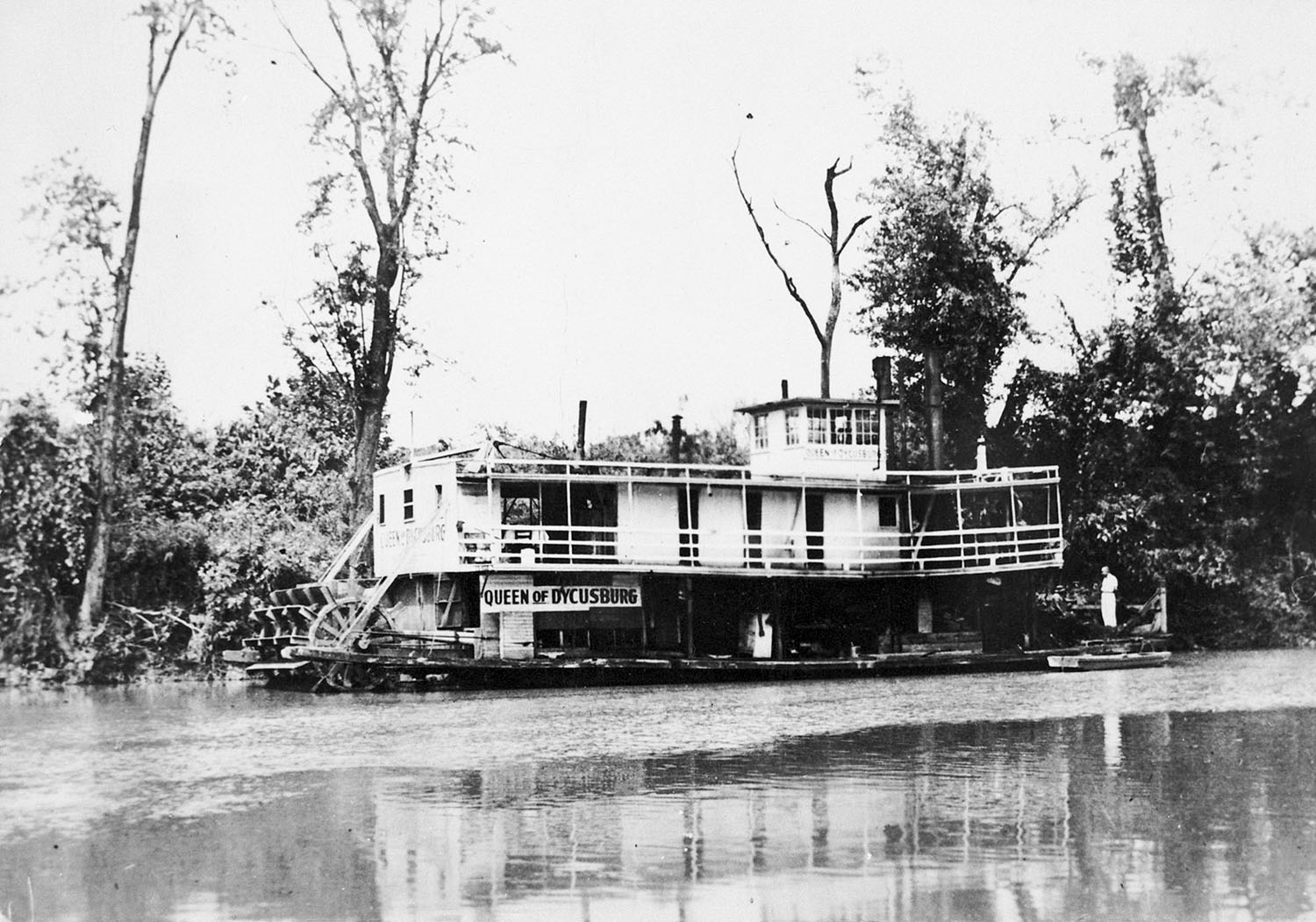 The Queen of Dycusburg after conversion to towing. (Photo from Barry Griffith collection)