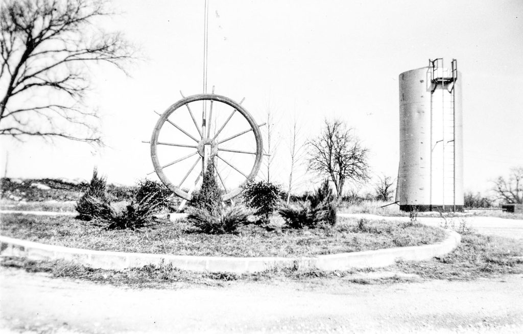 James R. Hines landscaping on Power Street, Bowling Green. (Barry Griffith collection)