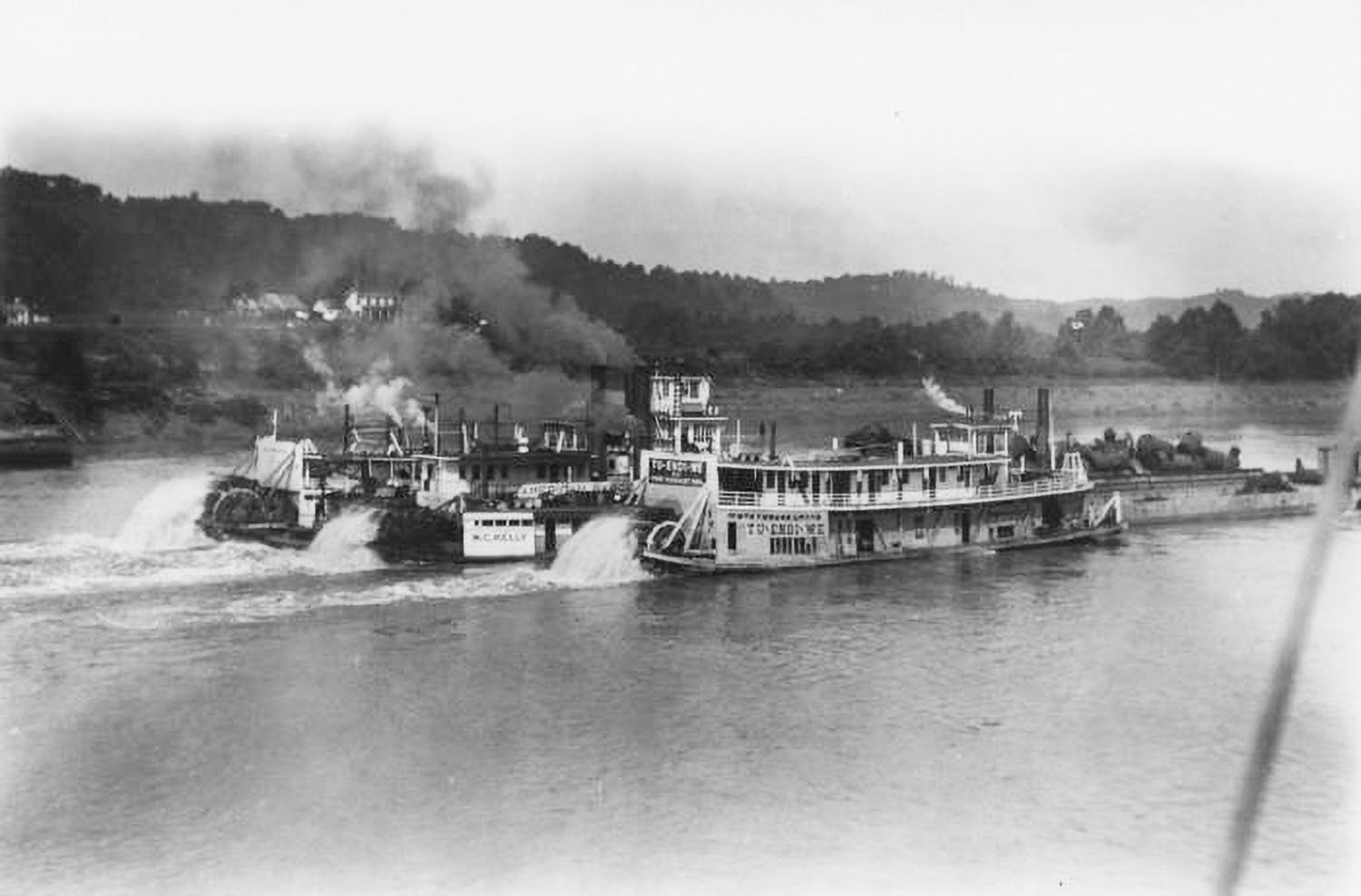 Shoving up over Lock 29 with three American Barge Line boats. (David Smith collection)