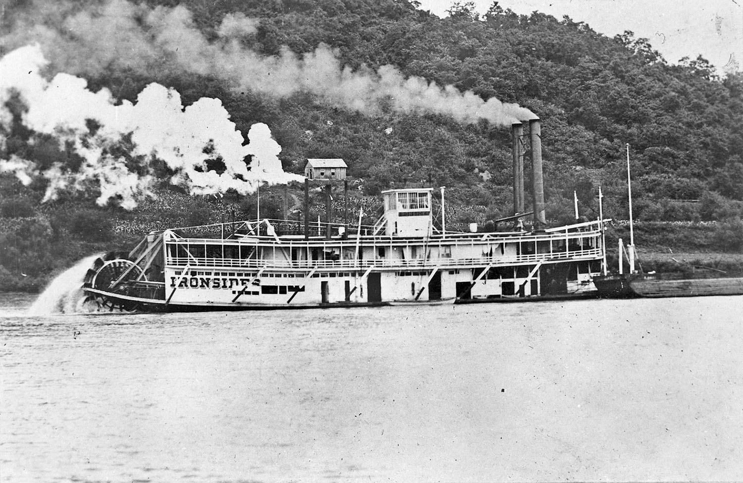 The W.K. Field upbound at Cox Landing W.Va., April 30, 1900. (Thornton Barrette photo, David Smith collection)