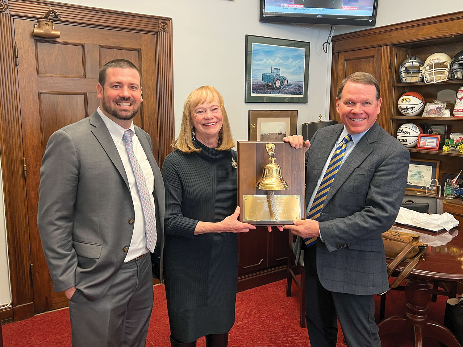 From left: Tracy Zea, Cherrie Felder and Rep. Sam Graves. (Photo courtesy of Waterways Council Inc.)