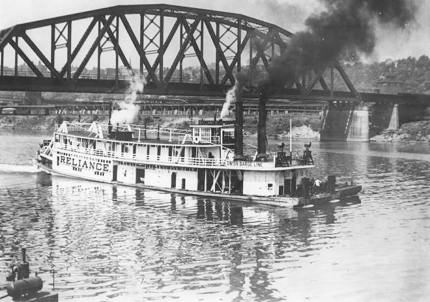 The Reliance at the Standard Terminal at Pittsburgh, 1925. (Dan Owen Boat Photo Museum collection)
