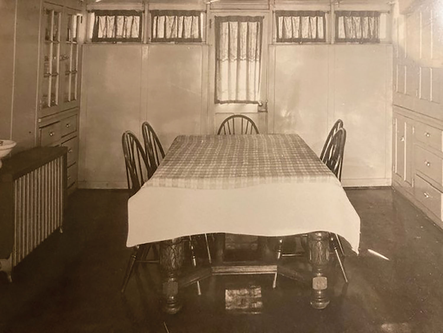 Crew dining area aboard the Str. Sam Craig when new in 1929. (Courtesy of Ed Shearer)