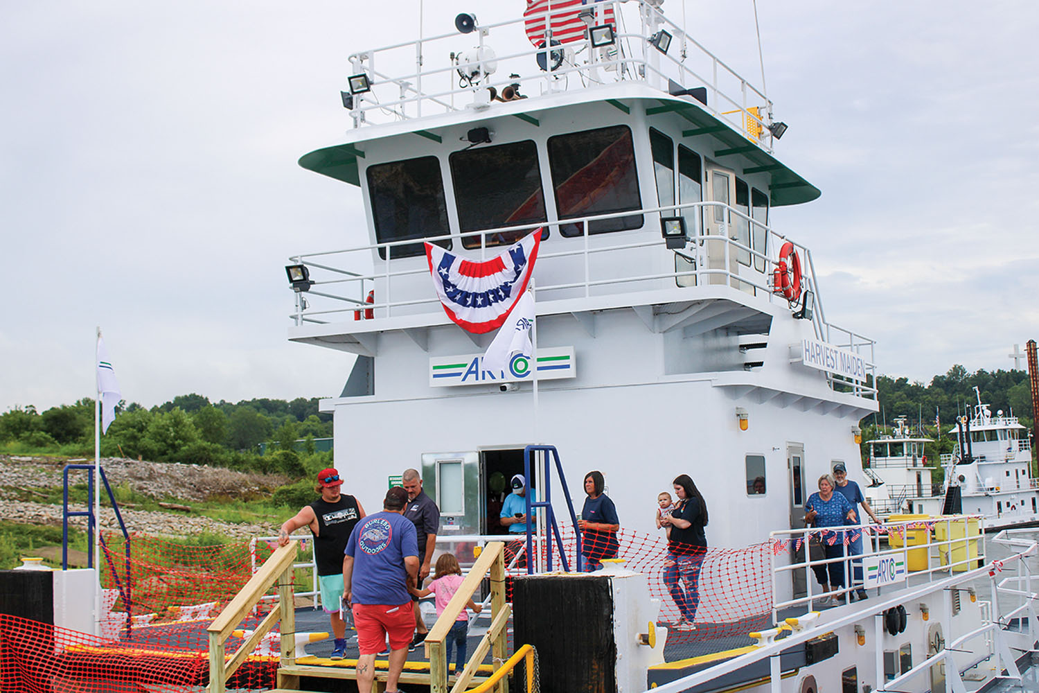 ADM/ARTCO employees, families and friends tour the mv. Harvest Maiden at PTL Marine in Wickliffe, Ky., as part of the company’s open house. (photo by Shelley Byrne)