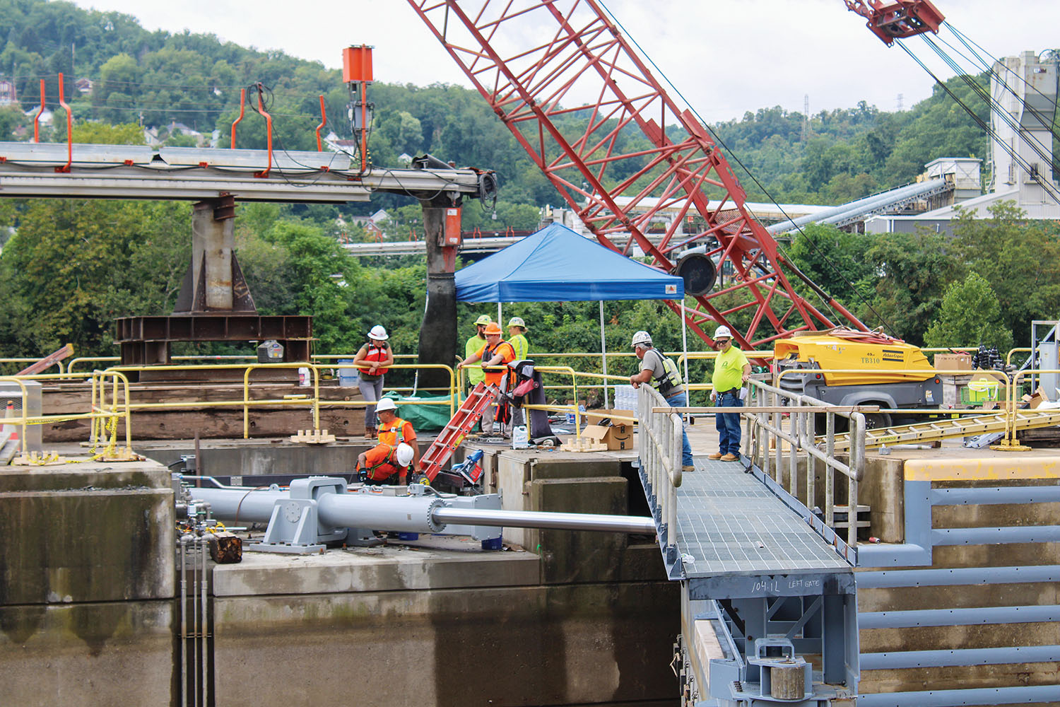 Crews working in Charleroi Lock. (Photo by Shelley Byrne)