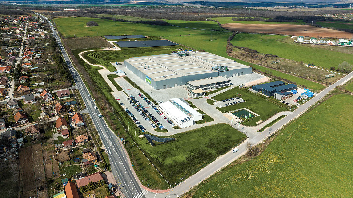 In order to meet growing demand, Sennebogen has built a new, state-of-the-art steel plant in Litér, Hungary on an area of around 32 acres.