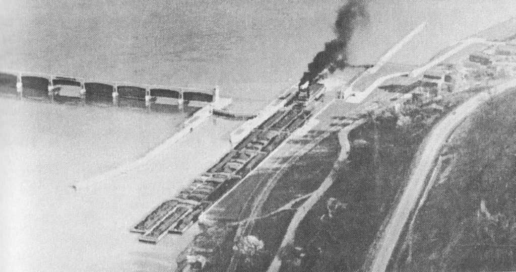 The Mackenzie leaving UMR Lock 24 upbound October 10, 1941; 14 loads of coal and two fuel on open river. (Central Barge Company photo, David Smith collection)