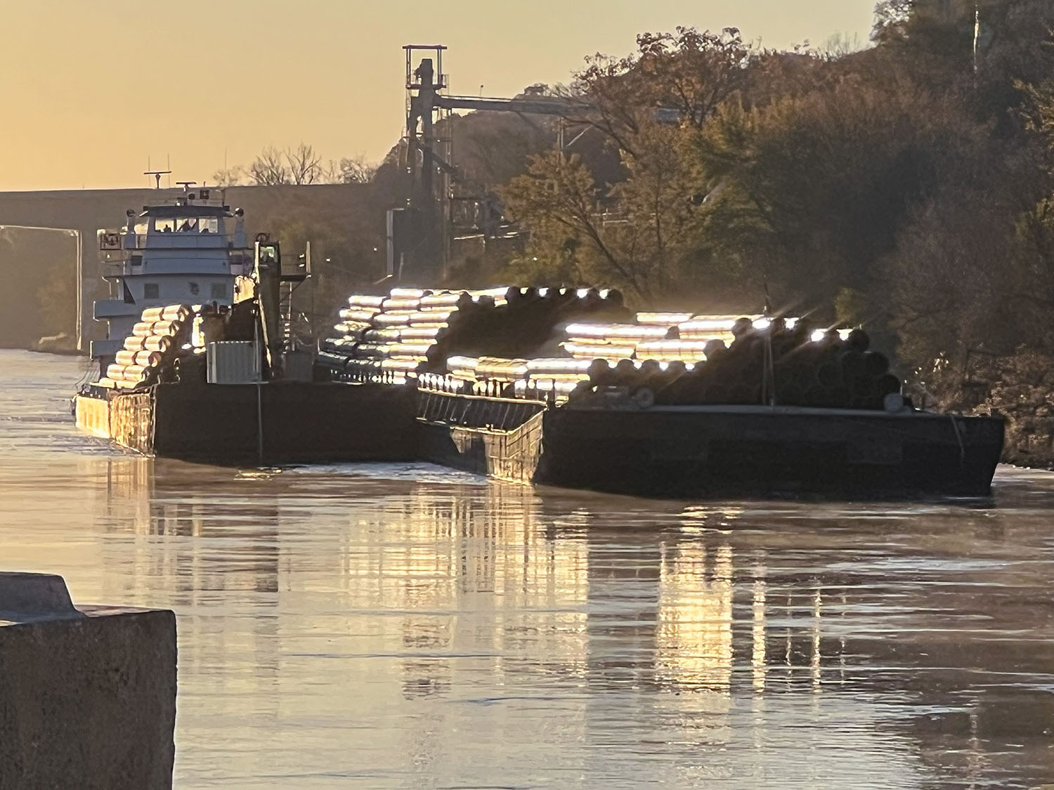 Large Tow Of Pipe Delivered On Missouri River
