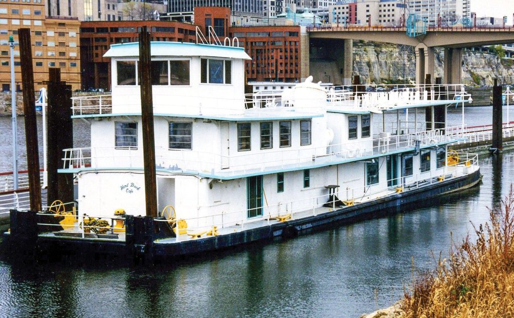 At St. Paul as the Hard Dock Cafe. (Photo by Jim Mihalk/Boat Photo Museum collection)
