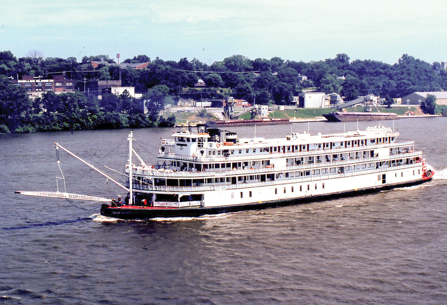 The Str. Delta Queen on the Upper Mississippi River in September 1981. (Capt. Mike Herschler photo)