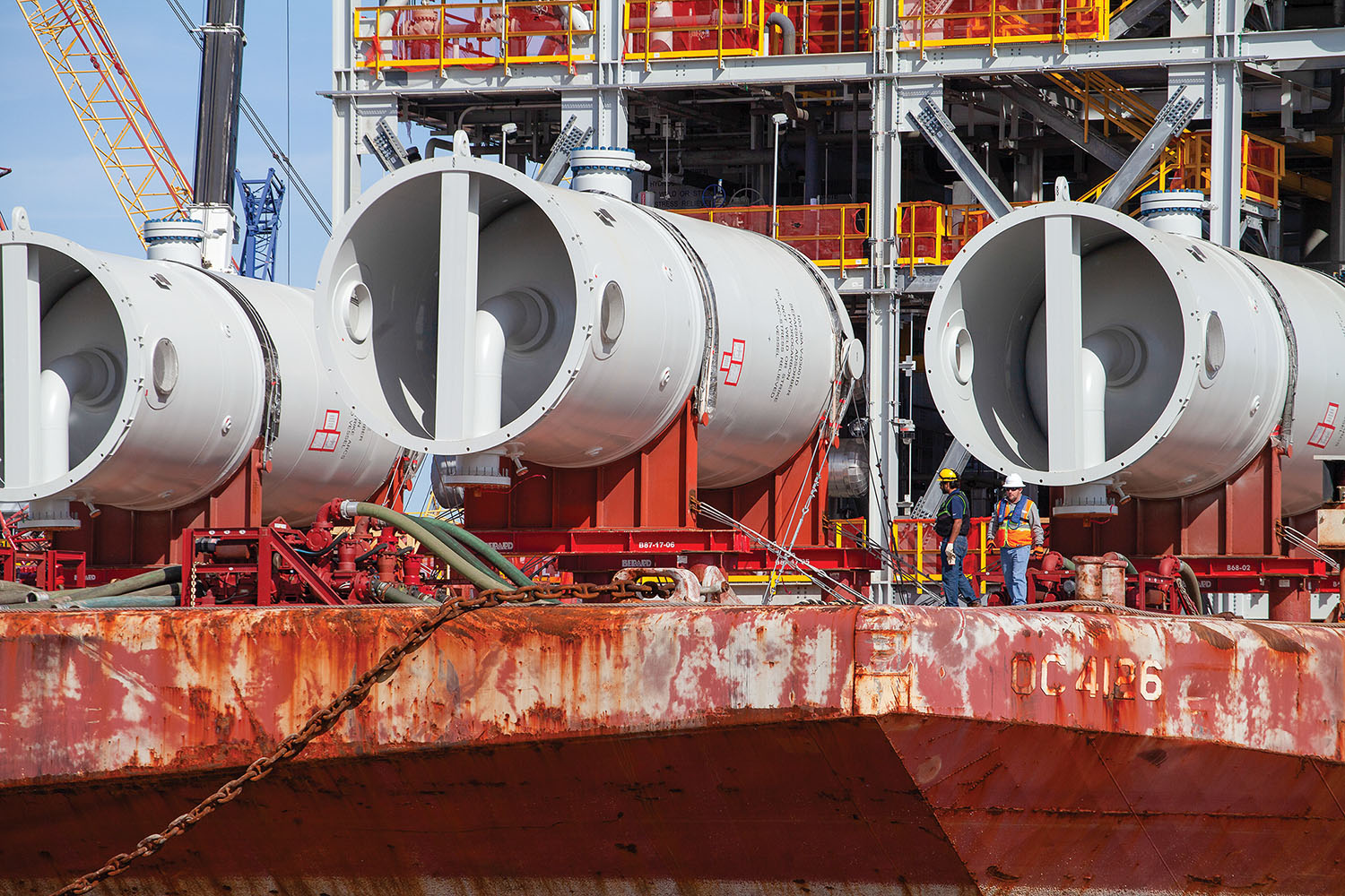 Components bound for Venture Global’s LNG export facility project on the Mississippi River in Plaquemines Parish, La., are loaded onto a barge in Morgan City, La. (Photo by Frank McCormack)