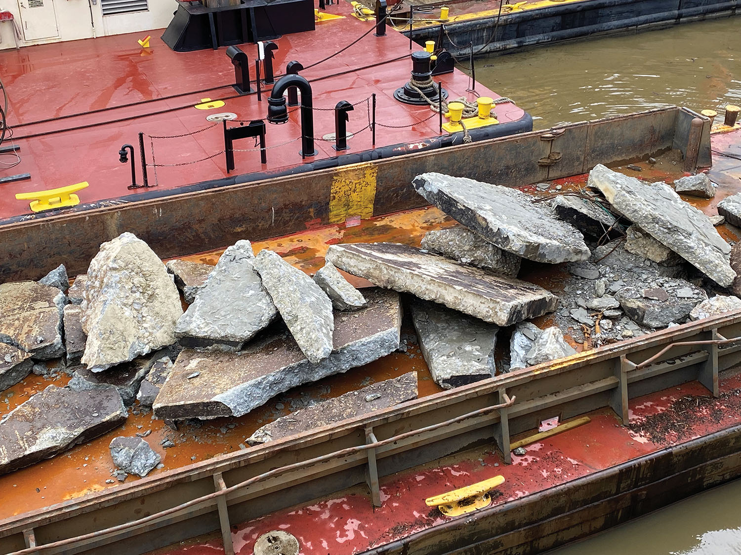 Mobile District fleet personnel continue to remove debris from the chamber at Demopolis Lock on the Tombigbee River. (U.S. Army Corps of Engineers/Chad Brumelow)