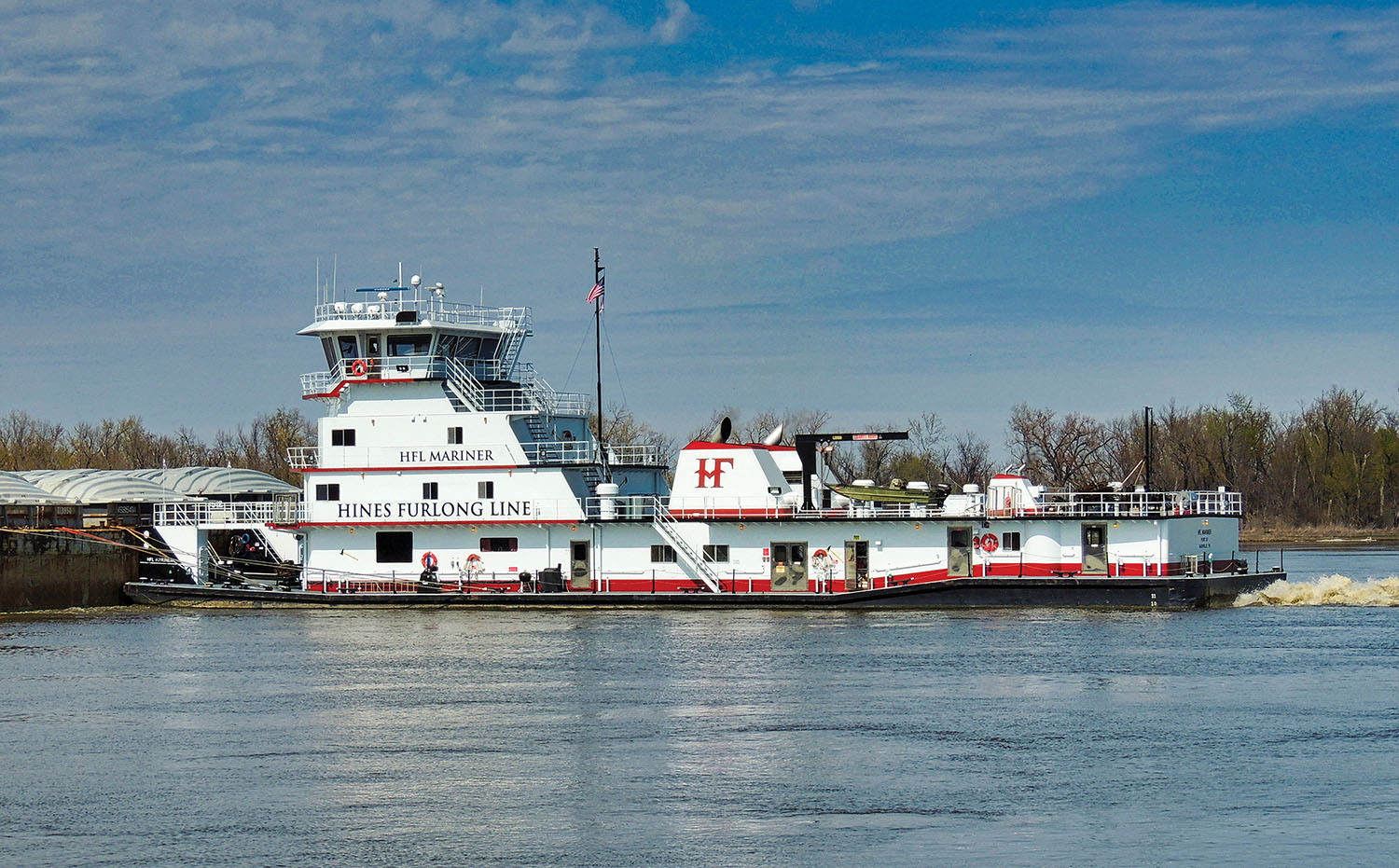 The mv. HFL Mariner is one of the Hines Furlong towboats getting Starlink Maritime low-orbit satellite internet service. (Photo by Mike Herschler)