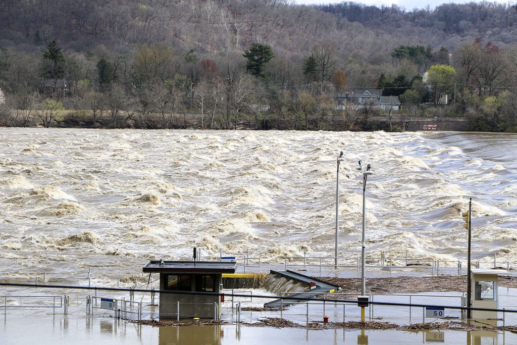 The fixed-crest dam at Dashields was also submerged April 4. (Photo by Daniel Jones/Pittsburgh Engineer District)