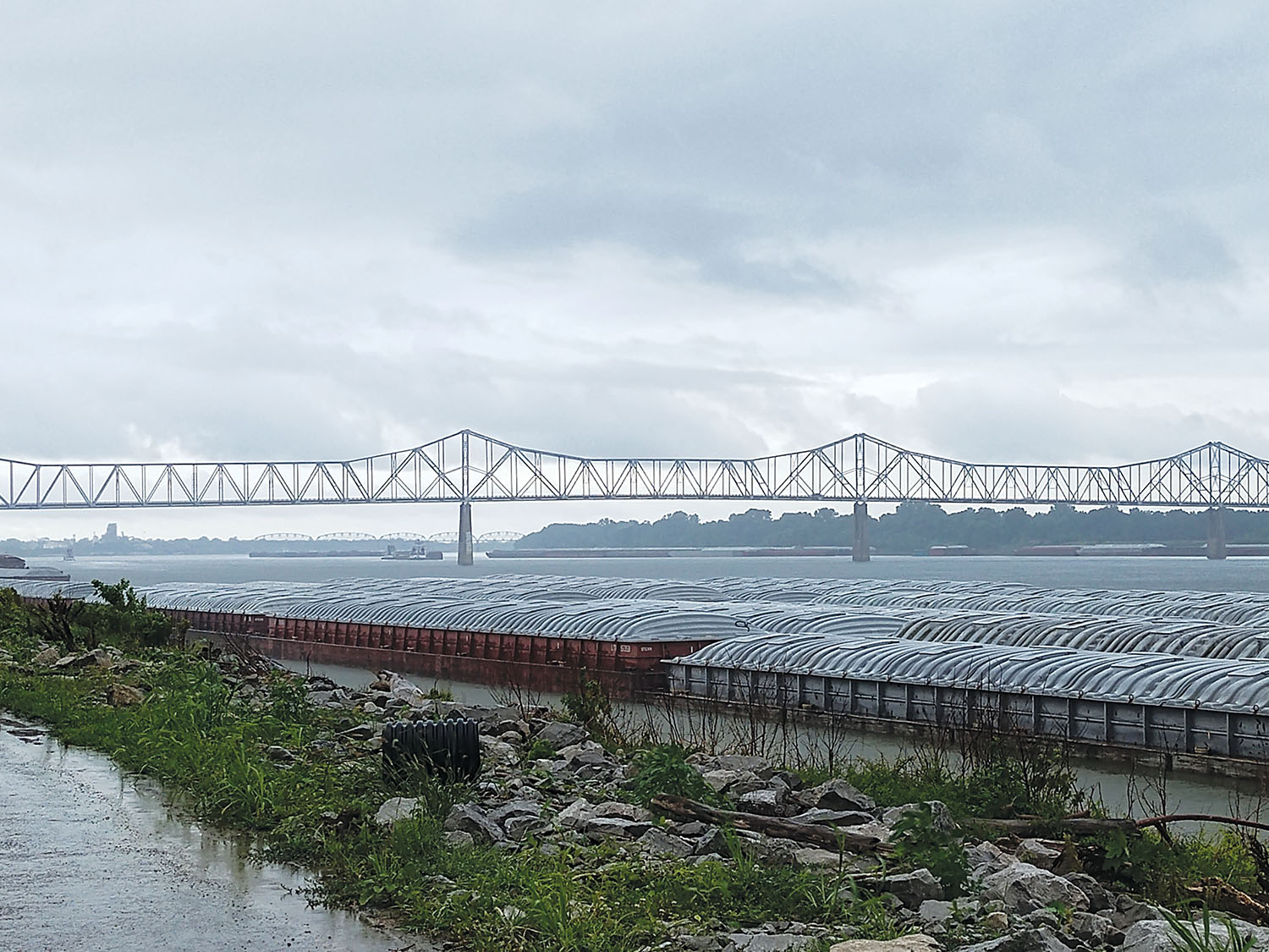 Kentucky transportation officials have announced plans for a new bridge to replace the Ohio River crossing between Wickliffe, Ky., and Cairo, Ill. The existing bridge was built in 1936. (Photo by Shelley Byrne)