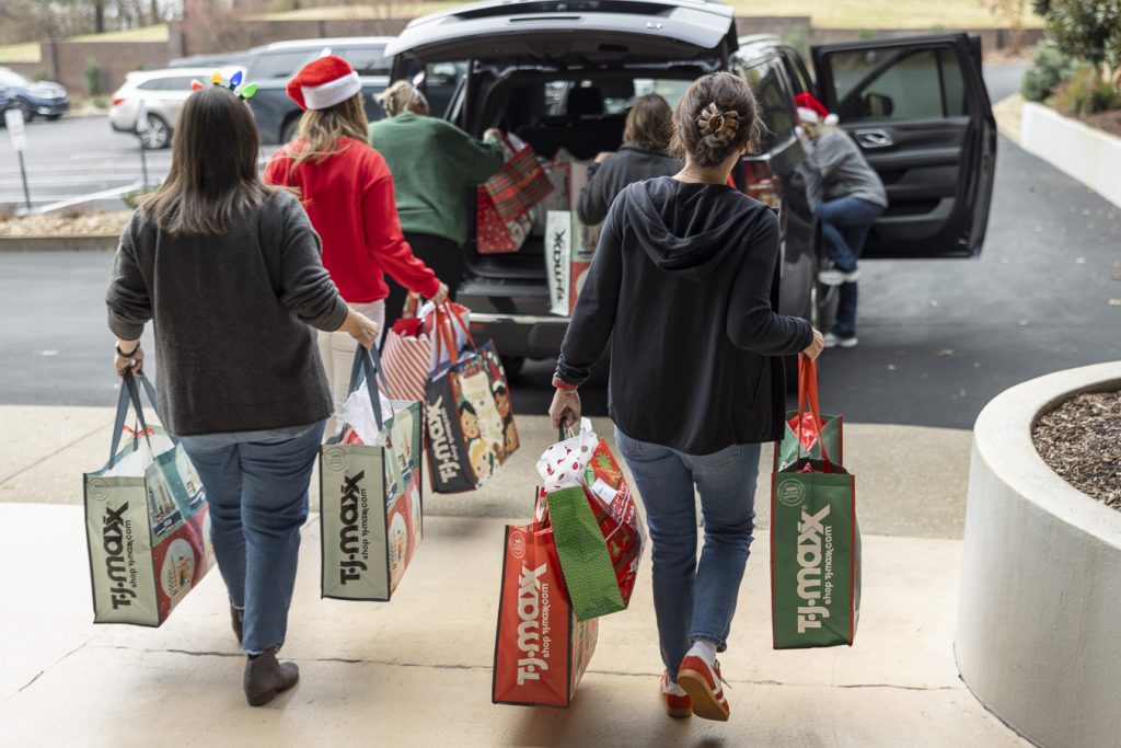 ACBL Senior Angels Program Spreads Holiday Cheer - The Waterways Journal