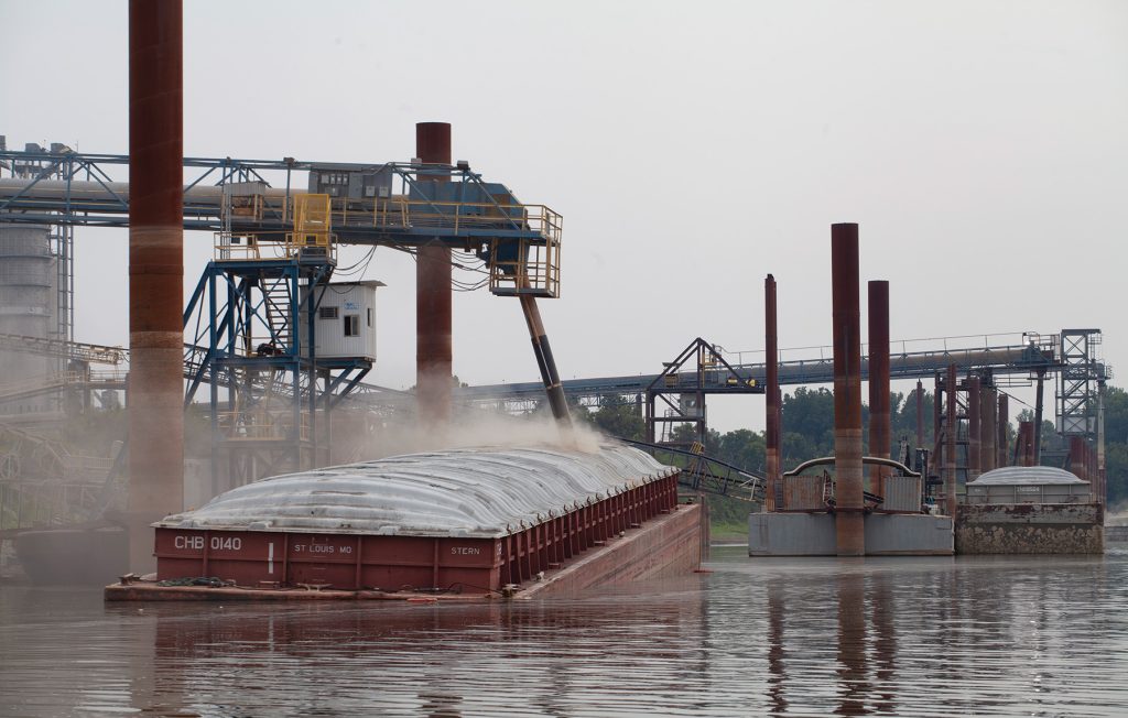 Grain is loaded into a hopper barge in the Port of Rosedale, Miss. (Photo by Frank McCormack)