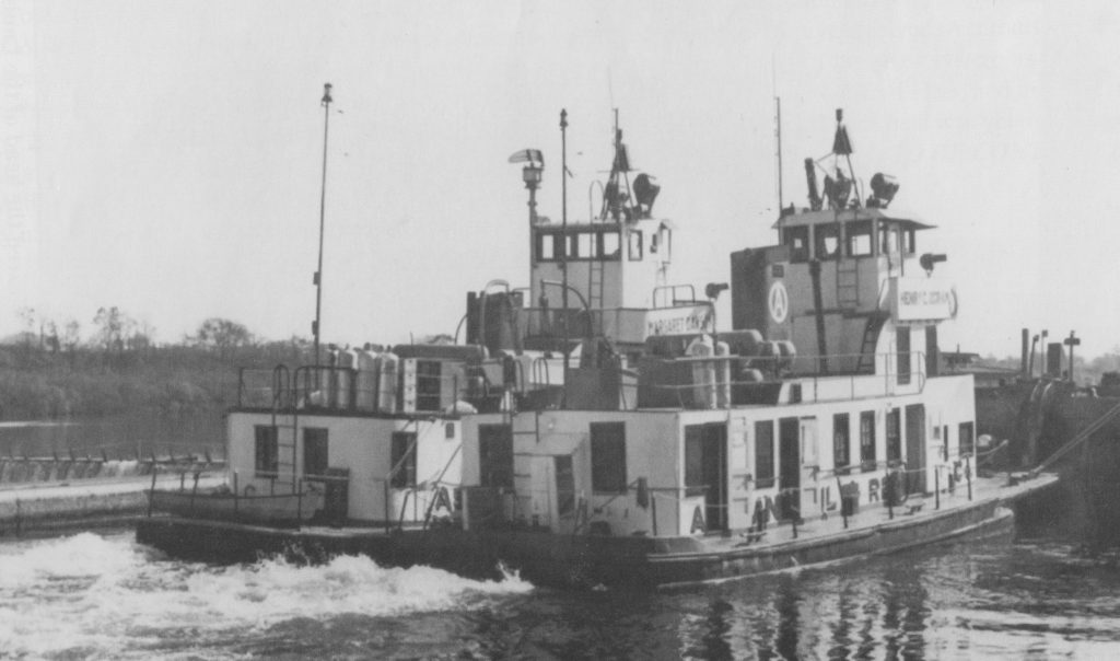 The Margaret Dawson (left) shoving out of Ohio River Lock 29 in tow with the Henry C. Ogram (right). (From the author’s collection)
