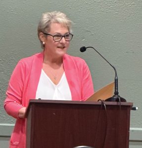 Maria Conatser, past president of the International Propeller Club, served as the keynote speaker April 9 at a lunch hosted by the Paducah club in conjunction with the U.S. Army Corps of Engineers’ Industry Day and the Inland Rivers Ports & Terminals’ (IRPT) Ohio River Basin meeting. (Photo courtesy of the Paducah Propeller Club) 
