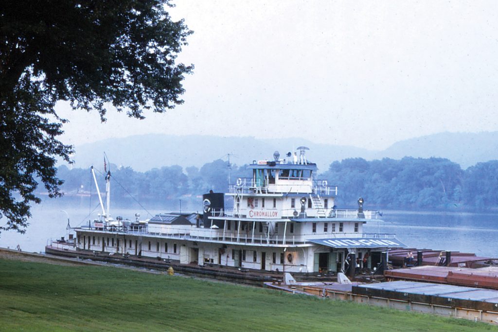 The Indiana at Ohio River Lock 16 on July 9, 1973. (Photo by Capt. Jeff Yates)