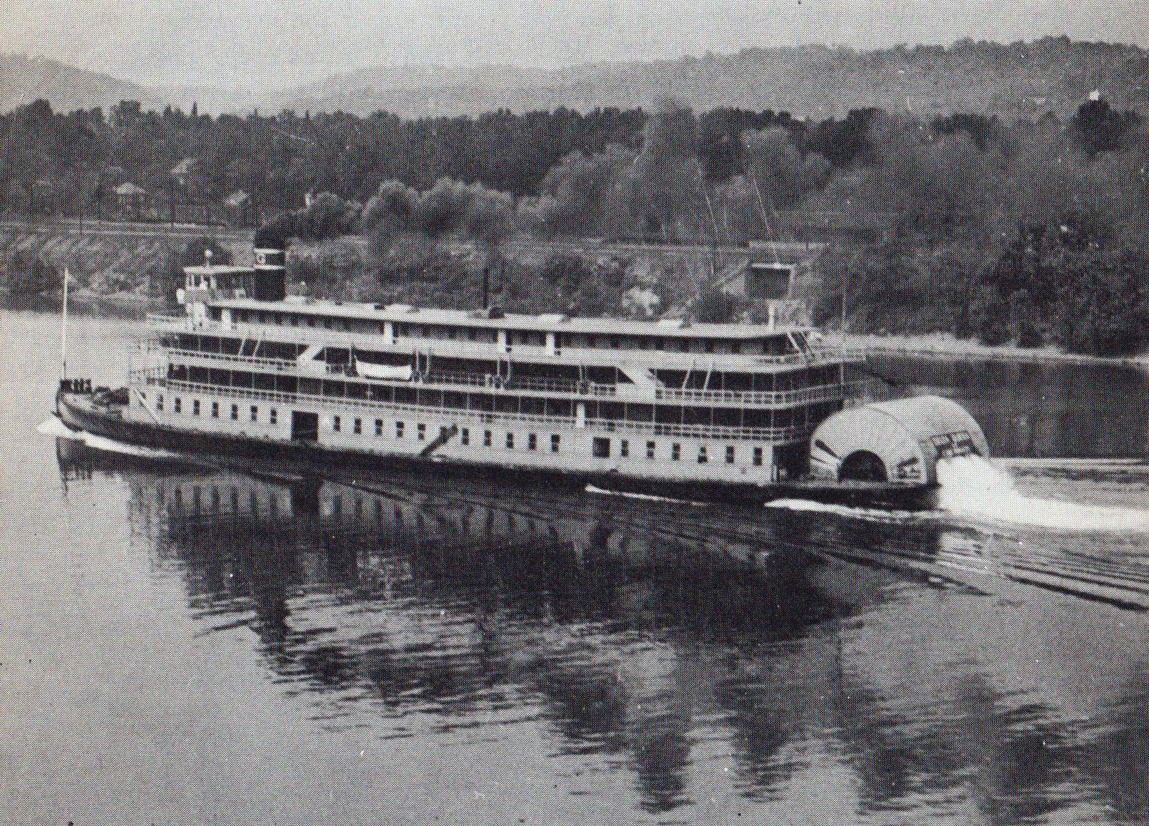On the upper Ohio River headed to Dravo in 1947. (Photo from the author’s collection)