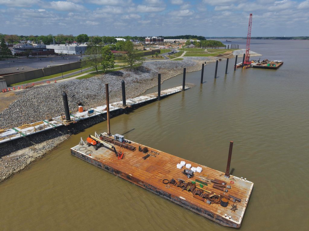 The park includes an innovative riverboat excursion pier specially designed to allow riverboat cruise passengers to easily board and disembark, no matter whether the river is high or low. (Photo courtesy of the city of Paducah)