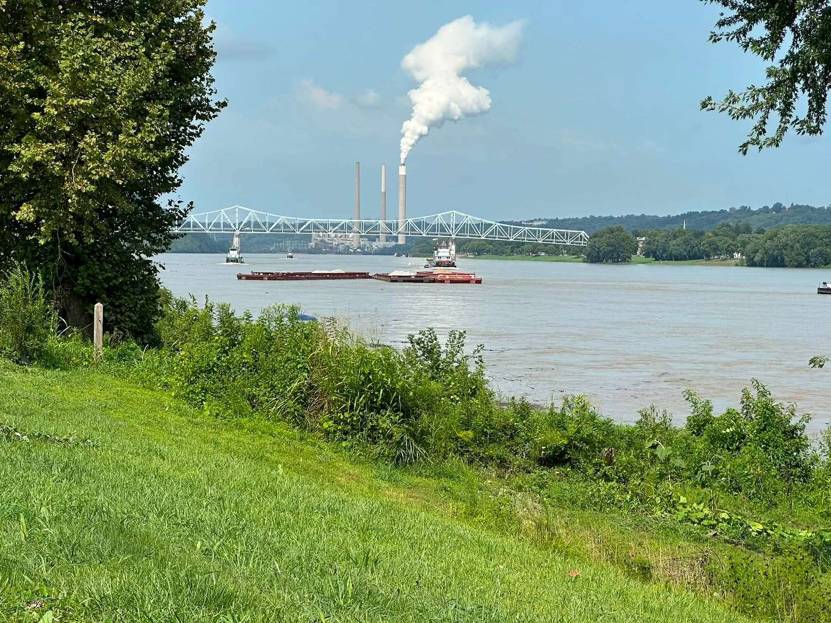 Breakaway Barge Hits Dredge On Ohio River 
