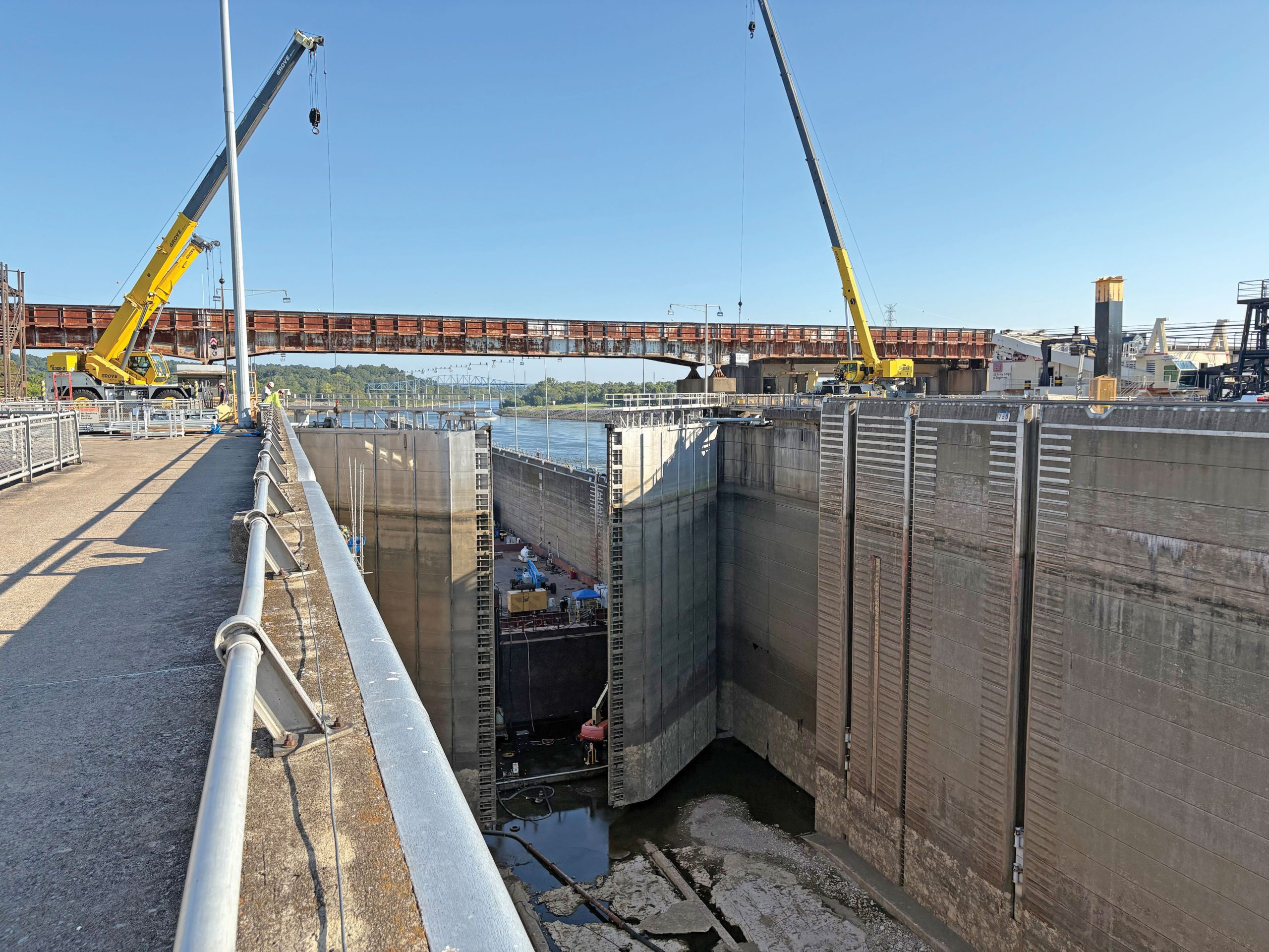 Crews work on the dewatered Barkley Lock. It is scheduled to remain closed through September 30. (Photo by Lockmaster Jeff Neely)