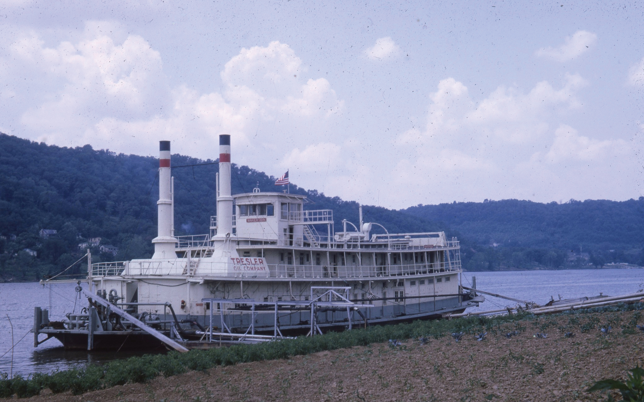 The Wakerobin in use as a landing boat at Tresler Oil, Cincinnati. (Photo by Bill Bauer)